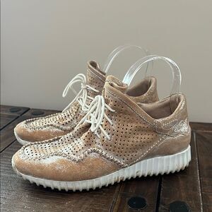 Diba True Poker Lace Up Sneaker Gold Rose Size 7